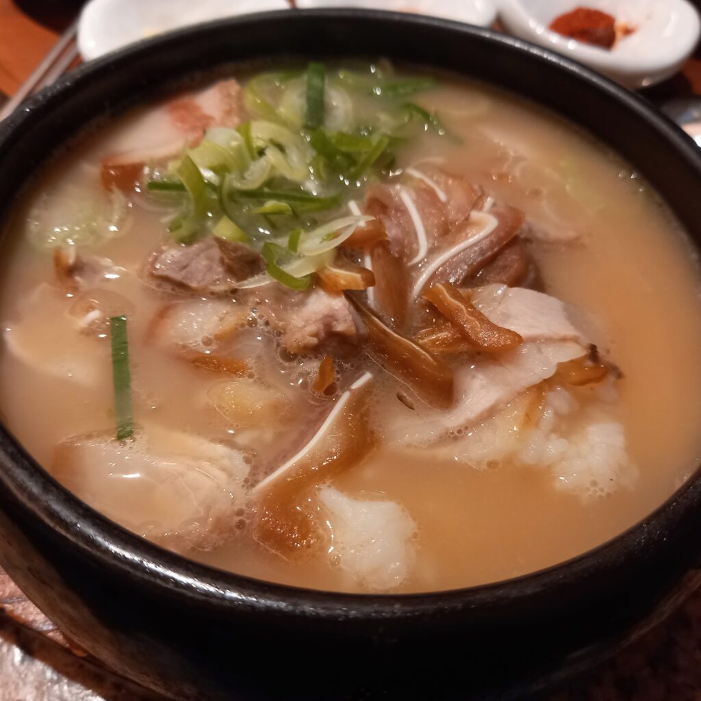 anmog head meat soup, also known as gukbap